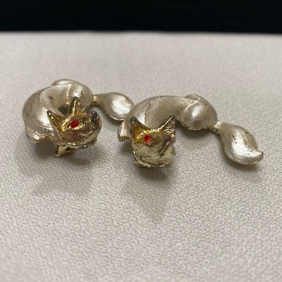 Vintage Enamel And Rhinestone Fox Pins (2) Brooches - Picture 13 of 16